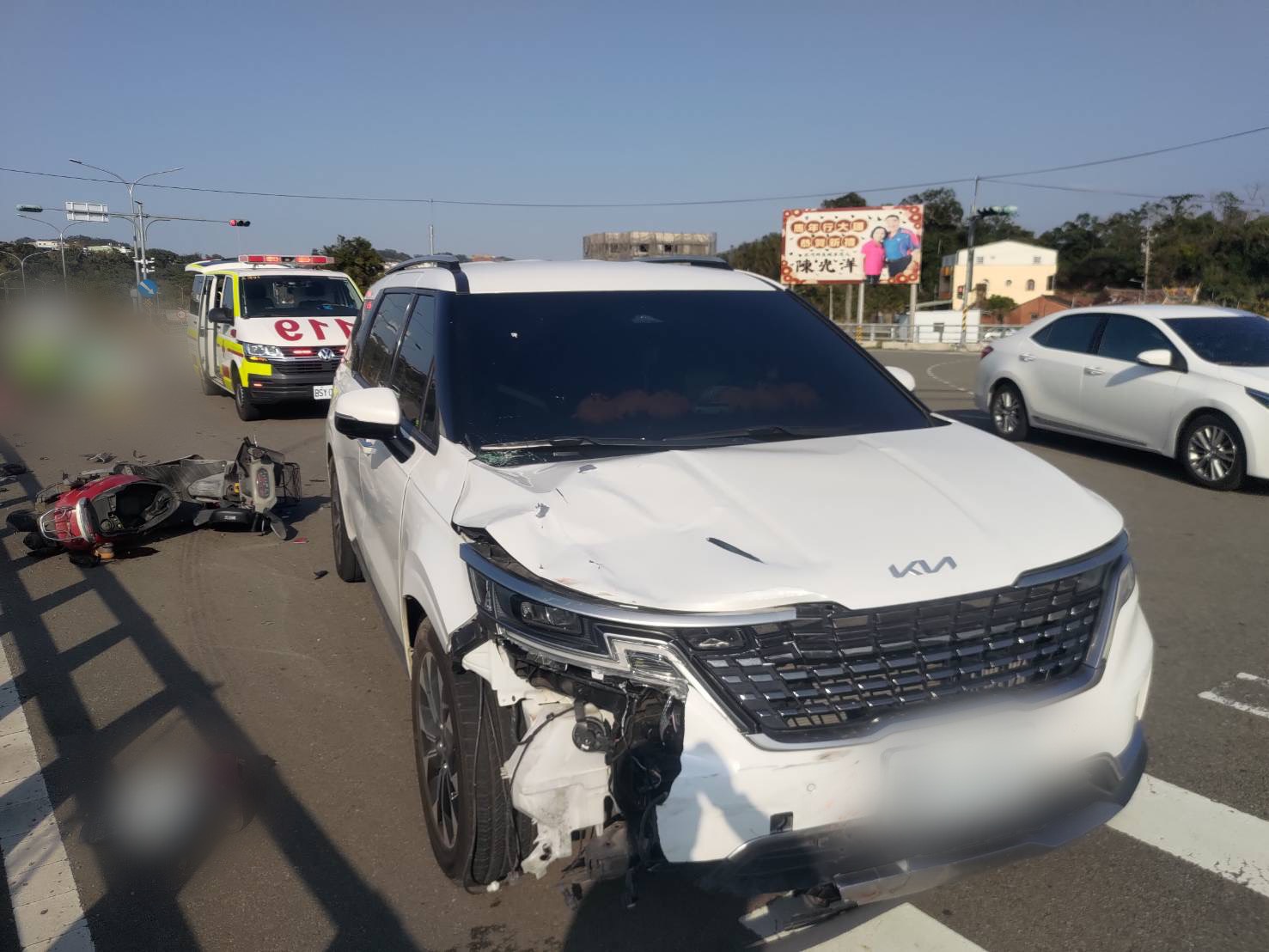 苗栗縣三灣鄉縣道124丙線、平安大橋路口，昨（14）日下午15時許發生1起驚悚死亡車禍。