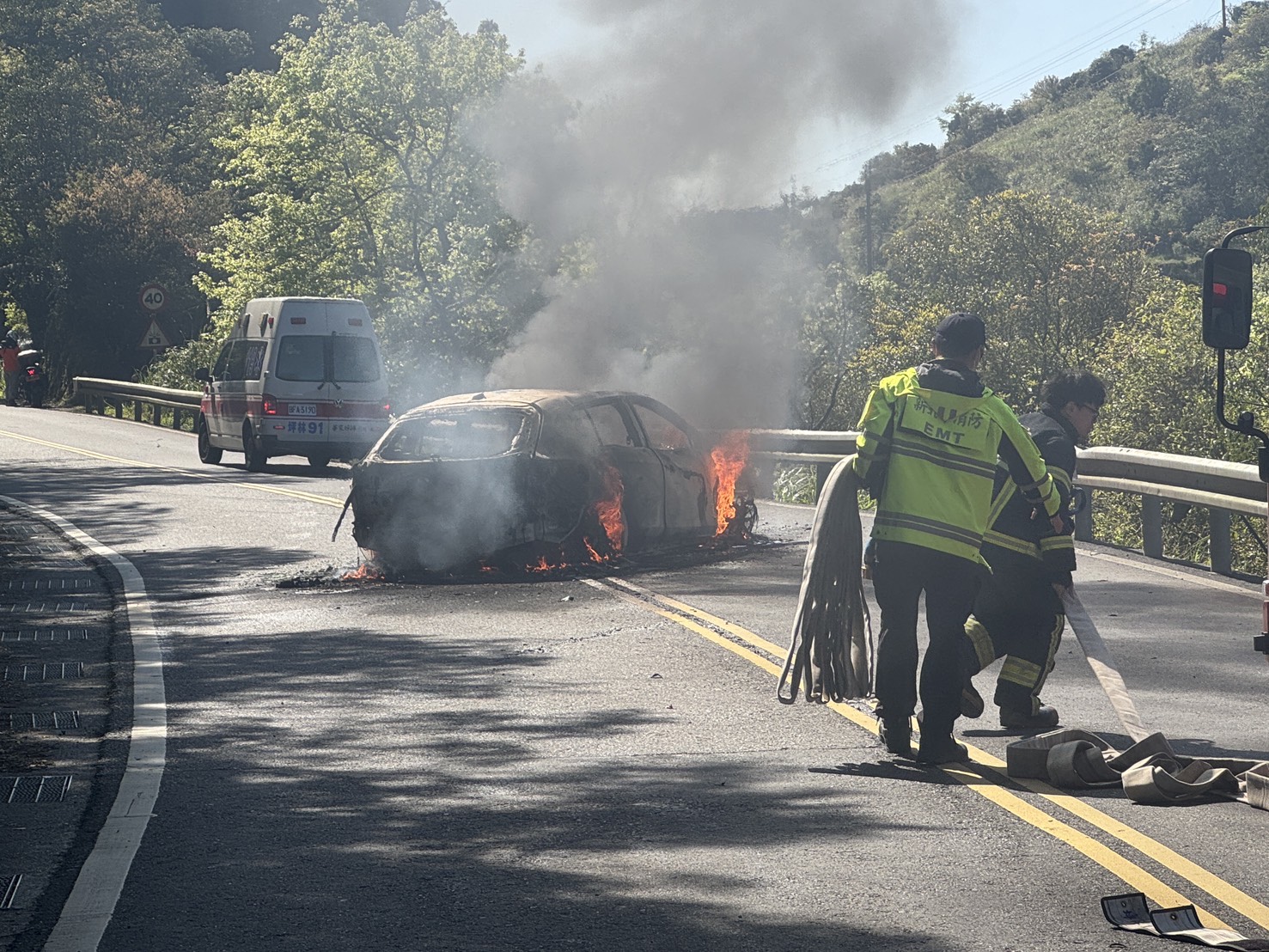 新北市坪林區北宜公路今(15)日上午9時許驚傳火燒車事故。