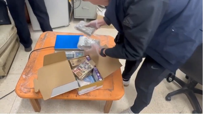 專案小組自去年11月底至今（2026）年1月底，兵分多路前往台北、新北及台南等地發動5波查緝，順利將陳、李2名主嫌及4名代收共犯一網打盡。