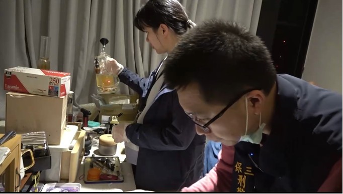 專案小組自去年11月底至今（2026）年1月底，兵分多路前往台北、新北及台南等地發動5波查緝，順利將陳、李2名主嫌及4名代收共犯一網打盡。