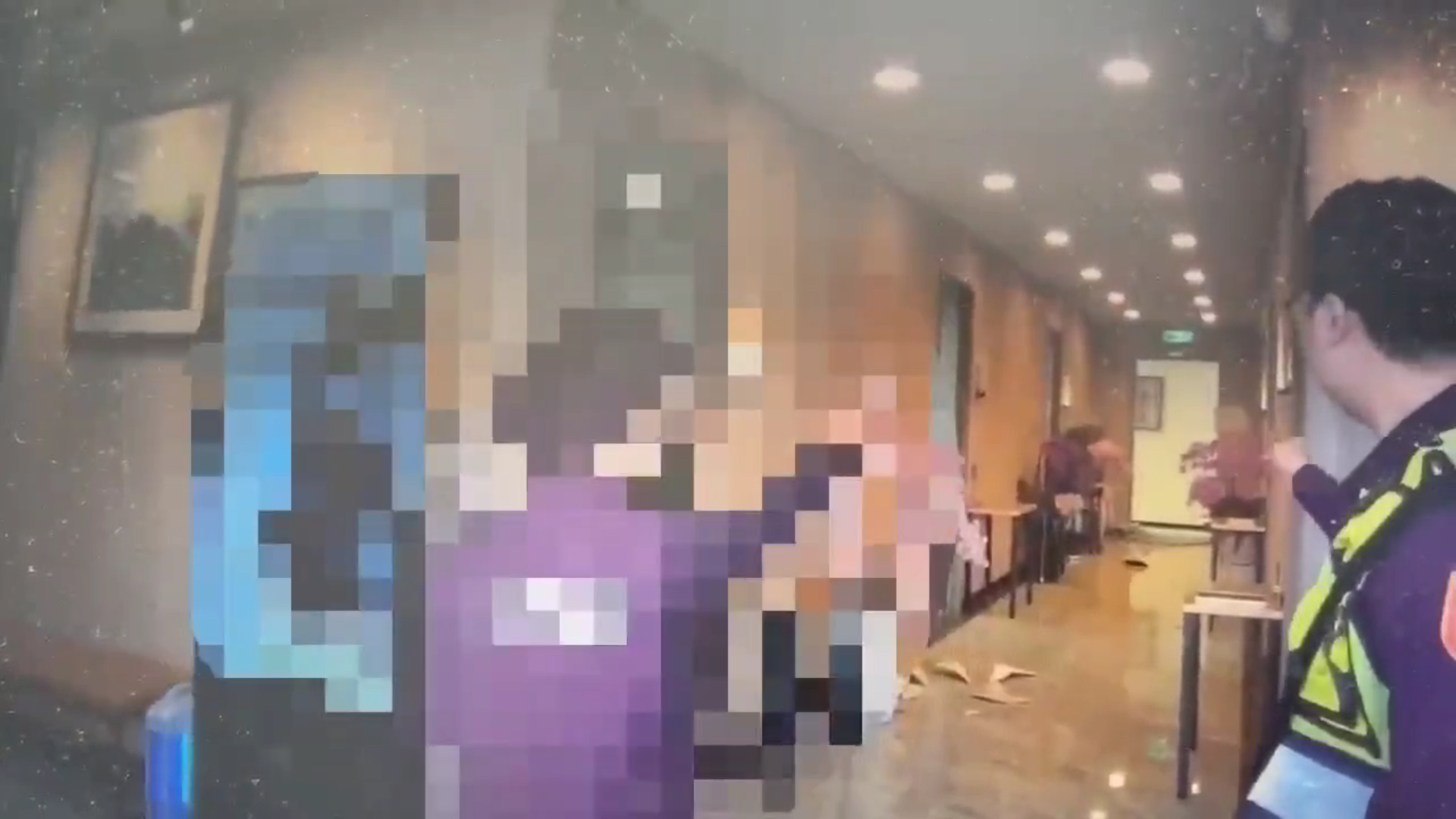 台北市大安區懷愛館(原第二殯儀館)旁1間生命禮儀公司,昨(22)日上午10時許突遭「球棒隊」闖入猛砸。