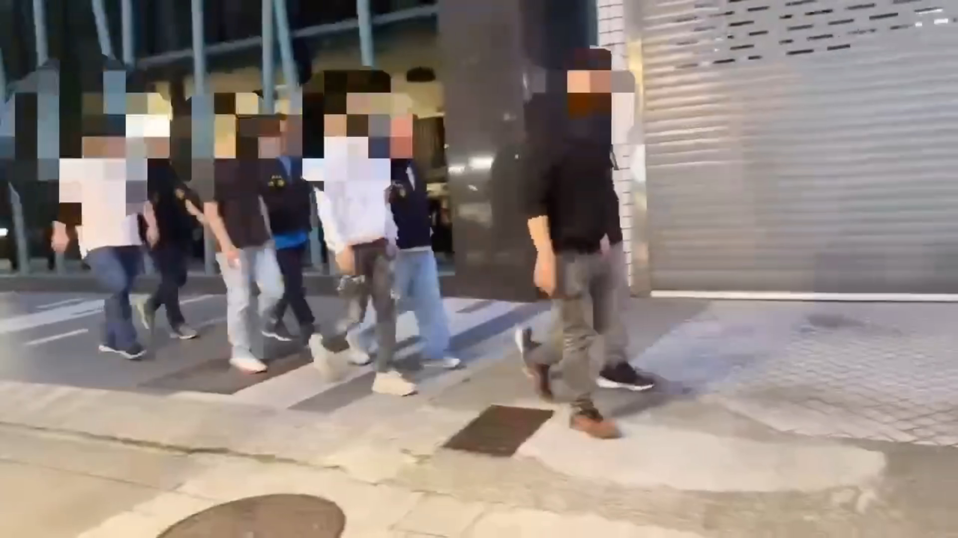 專案小組於22日晚間18時許,先行拘提顏姓主嫌及3名共犯到案。