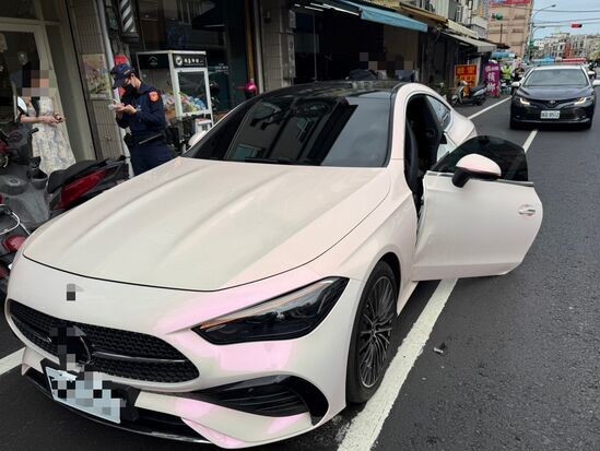 蔡女因未依規定開關車門而肇事，警方將依《道路交通管理處罰條例》第56之1條規定，處新台幣2400元以上、4800元以下罰鍰