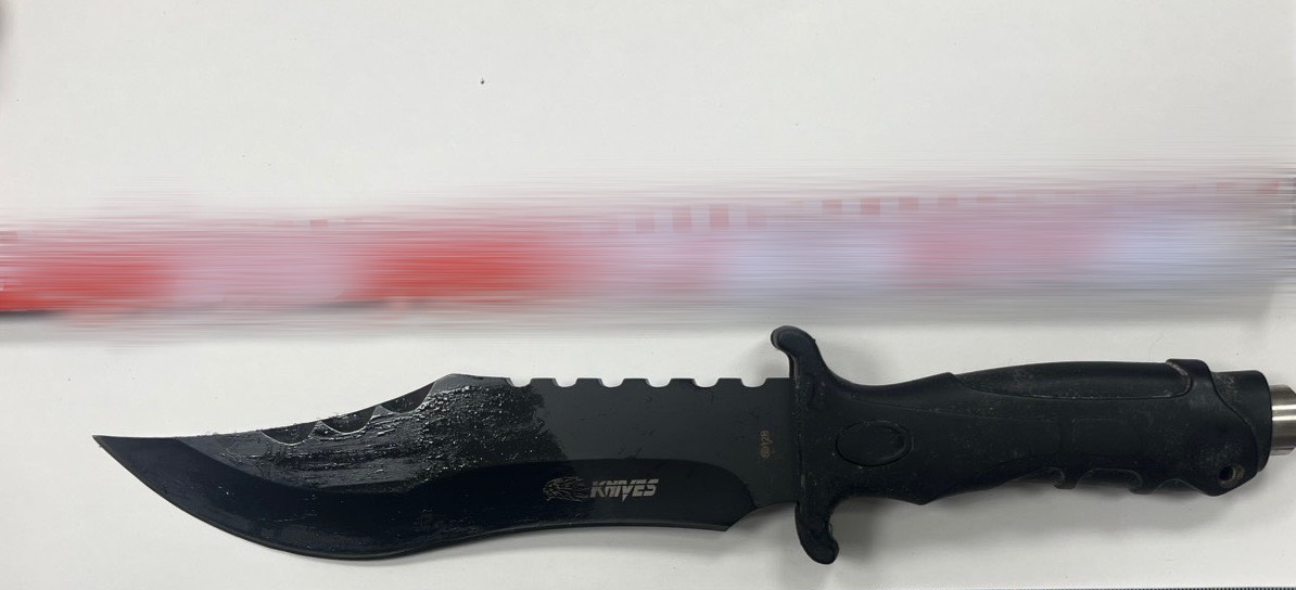 張男落網後辯稱不滿岳父長期討要生活費用，還帶小三「侵門踏戶」，一時氣憤才會持刀傷人。