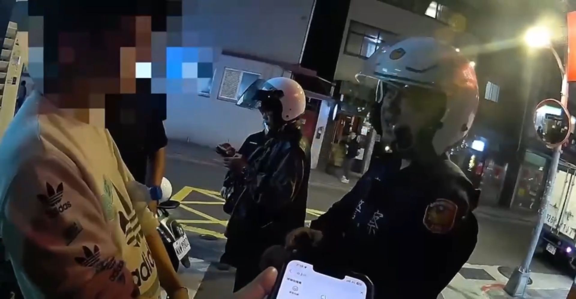 警方循線追緝，在中正區同安街一帶逮捕張男。