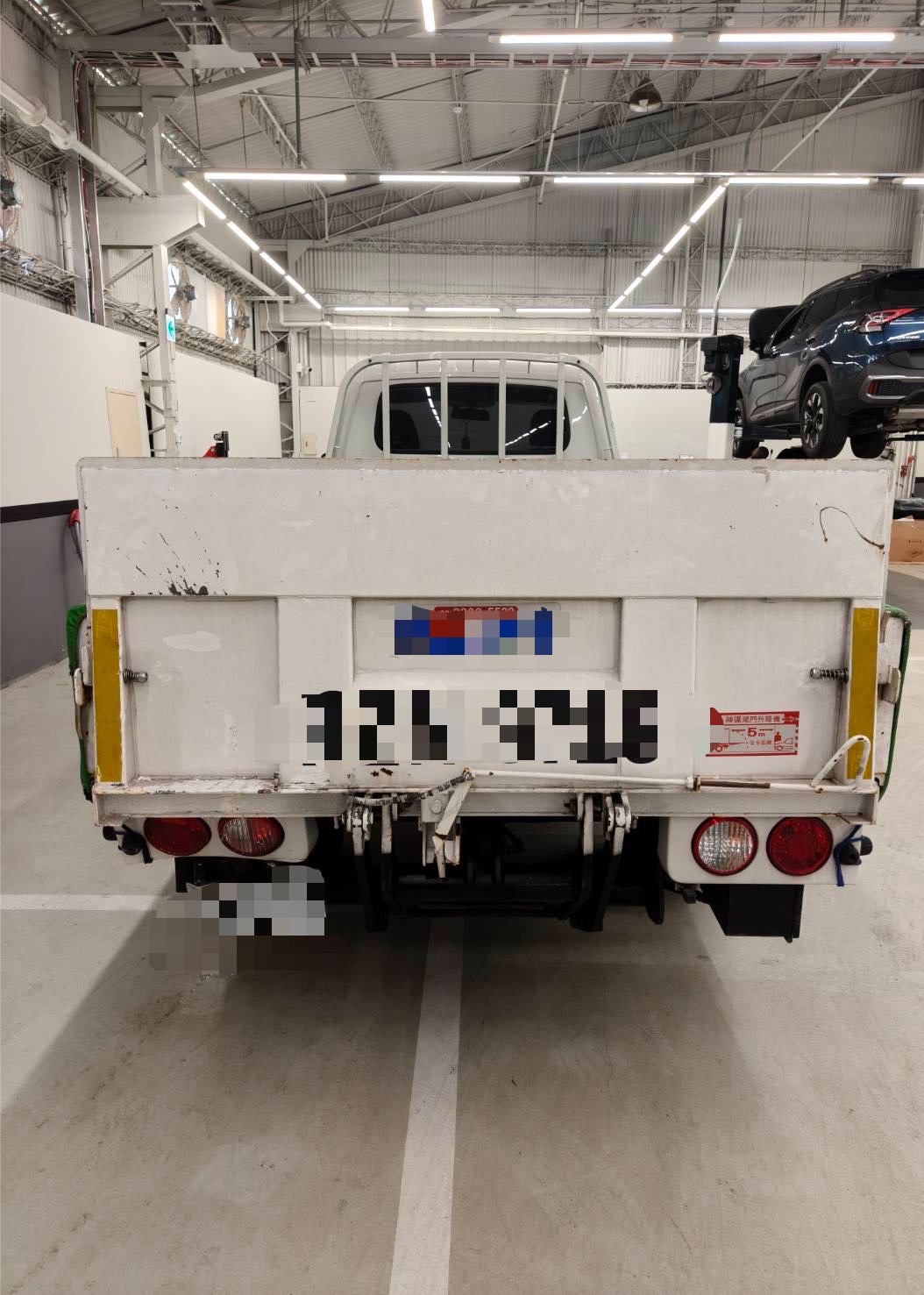 黃男駕駛的小貨車。