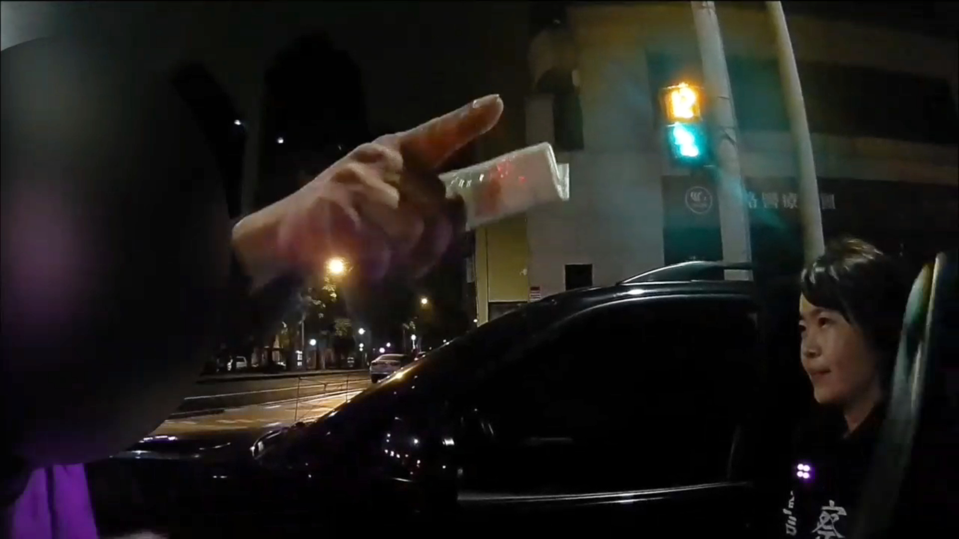 55歲張姓男子因開車未依號誌違規左轉遭警方攔查，當場被查出無照駕駛。