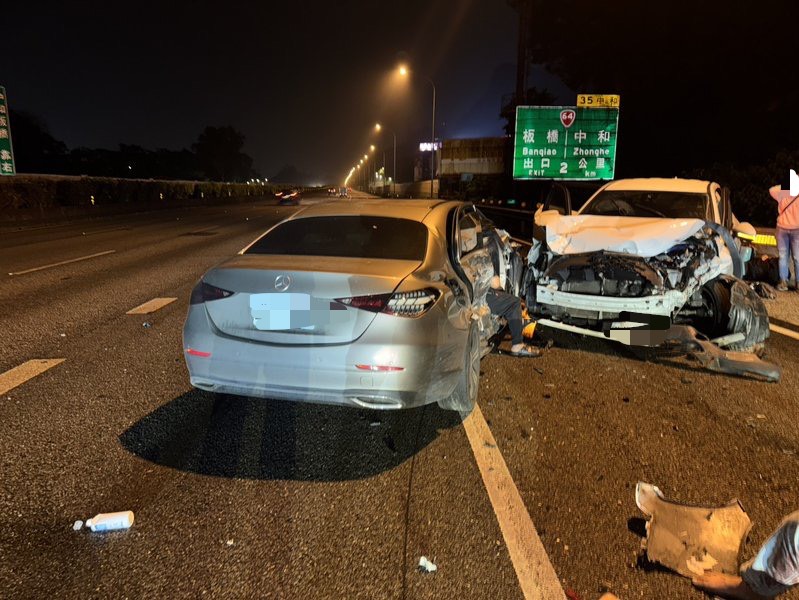 國道3號北上38.3公里土城路段，今（31）日凌晨2時許發生1起嚴重追撞車禍。