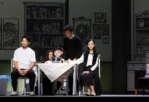 ▲劇中男女主角的女兒以人偶形式登場，隱喻孩子在離異夫妻之間彷彿沒有靈魂、被物化的籌碼。