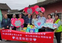 影音/縣長候選人陳素月挽袖為臥床阿嬤擦拭身體 助創世守護植物人家庭