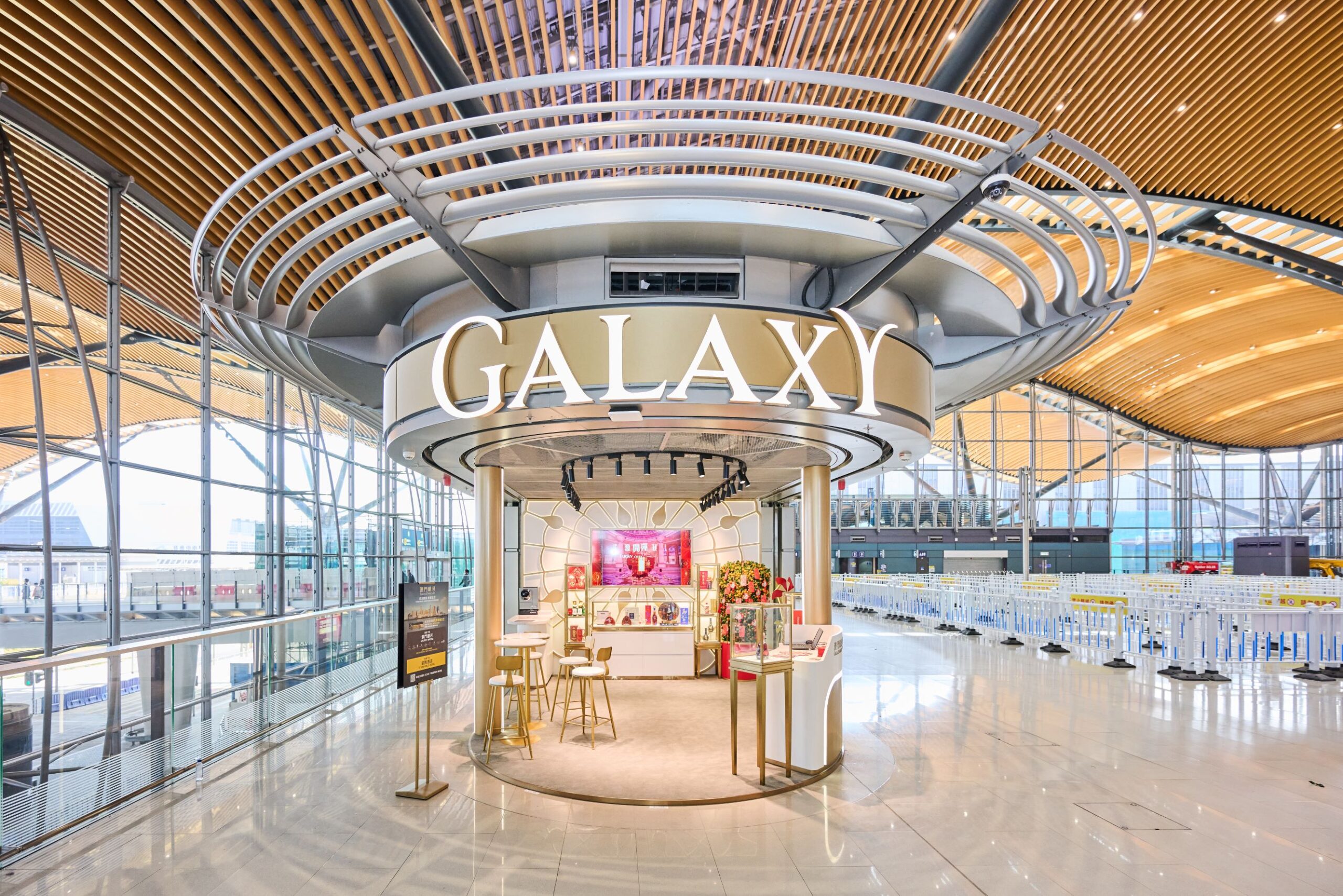 銀河娛樂集團新近於港珠澳大橋香港口岸設立服務中心，為訪澳旅客提供全方位的貼心服務，為行程增添方便與信心。