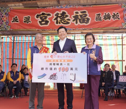 信仰與公益同在!深丘福德宮聖誕捐贈輔具、勘災車 朱惕之代表受贈