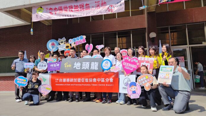 ▲警廣臺中分臺攜手挽袖傳愛今(17)日舉辦「空中傳愛‧挽袖捐血」活動，於臺中市黎明辦公區禮堂登場。