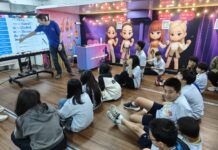 跨越18海哩相遇台東 綠島學生首登英語行動列車