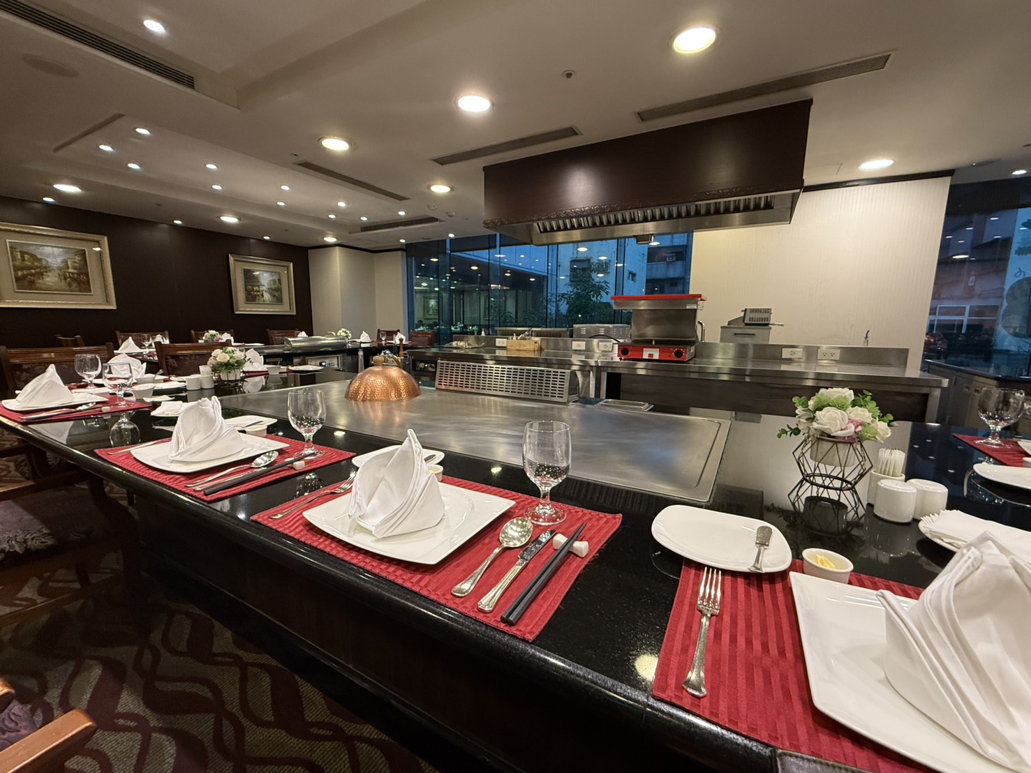 五星飯店吃完送急診？台中鐵板燒爆爭議　消費者嘔吐送醫7小時