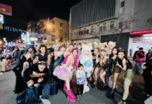 彰化市踩街活動熱鬧登場 建國美容系造型隊伍市民爭相拍照超吸晴