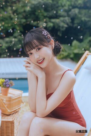 邊荷律於生日宣布推出寫真書 。(圖/尖端提供)