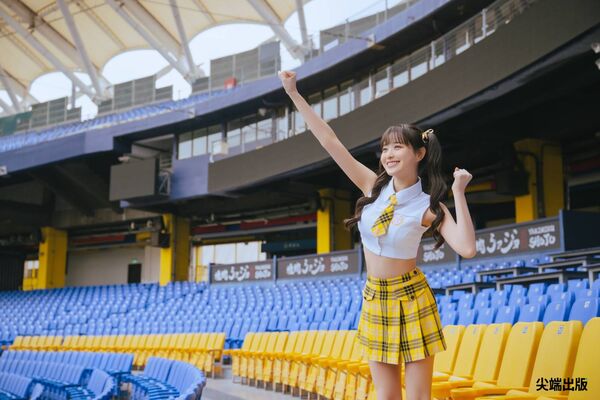 邊荷律於生日宣布推出寫真書 。(圖/尖端提供)