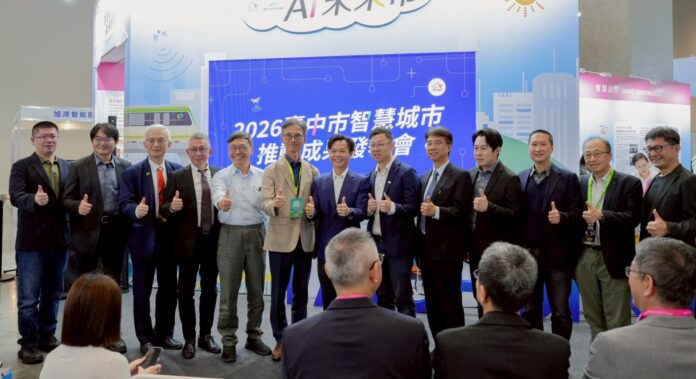 ▲參觀台中展區的學研單位合影。