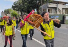 為土地公提前慶生暖場 上千民眾跟著土地公走春祈福
