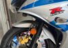 車主傻眼!GSX-R維修「前叉裝反」、卡鉗螺絲噴落 Suzuki:啟動內部調查程序