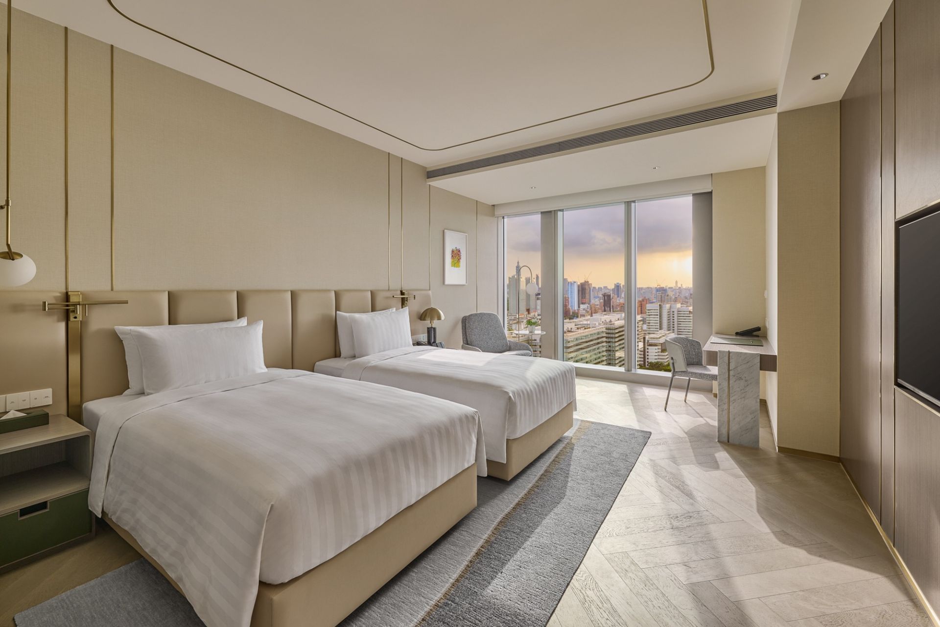 台北漢來大飯店携手東方樓頂級粵菜及漢來上海湯包兩大人氣餐廳，推出兩款全新住房專案。（圖／台北漢來大飯店提供）