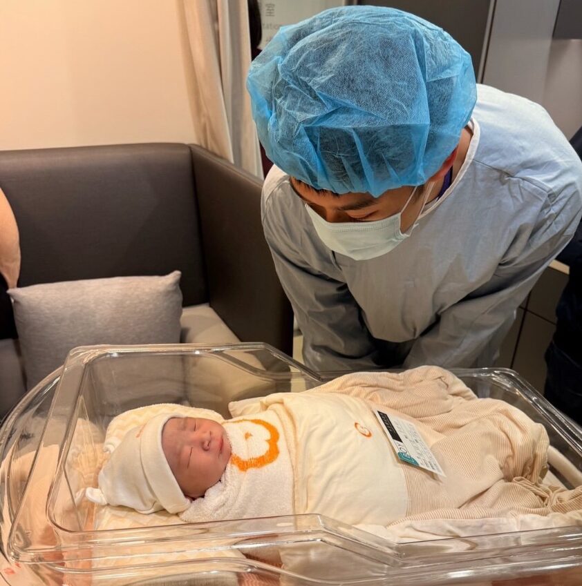 王齊麟和陳詩媛迎接兒子誕生。(圖/翻攝王齊麟IG)