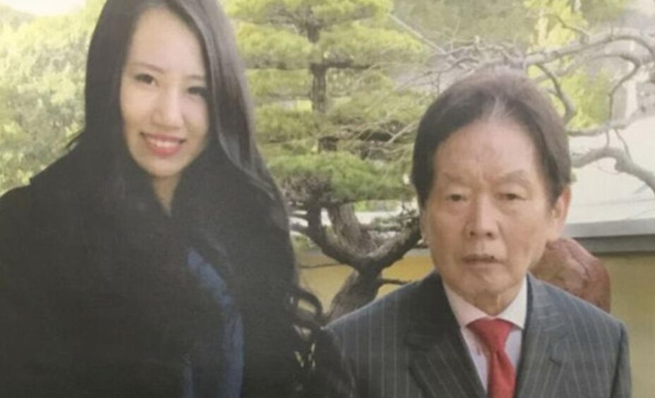 4千人斬富豪，77歲的野崎幸助與年僅20多歲的AV女優妻子須藤早貴，結婚3個月後身亡。（圖／翻攝X）
