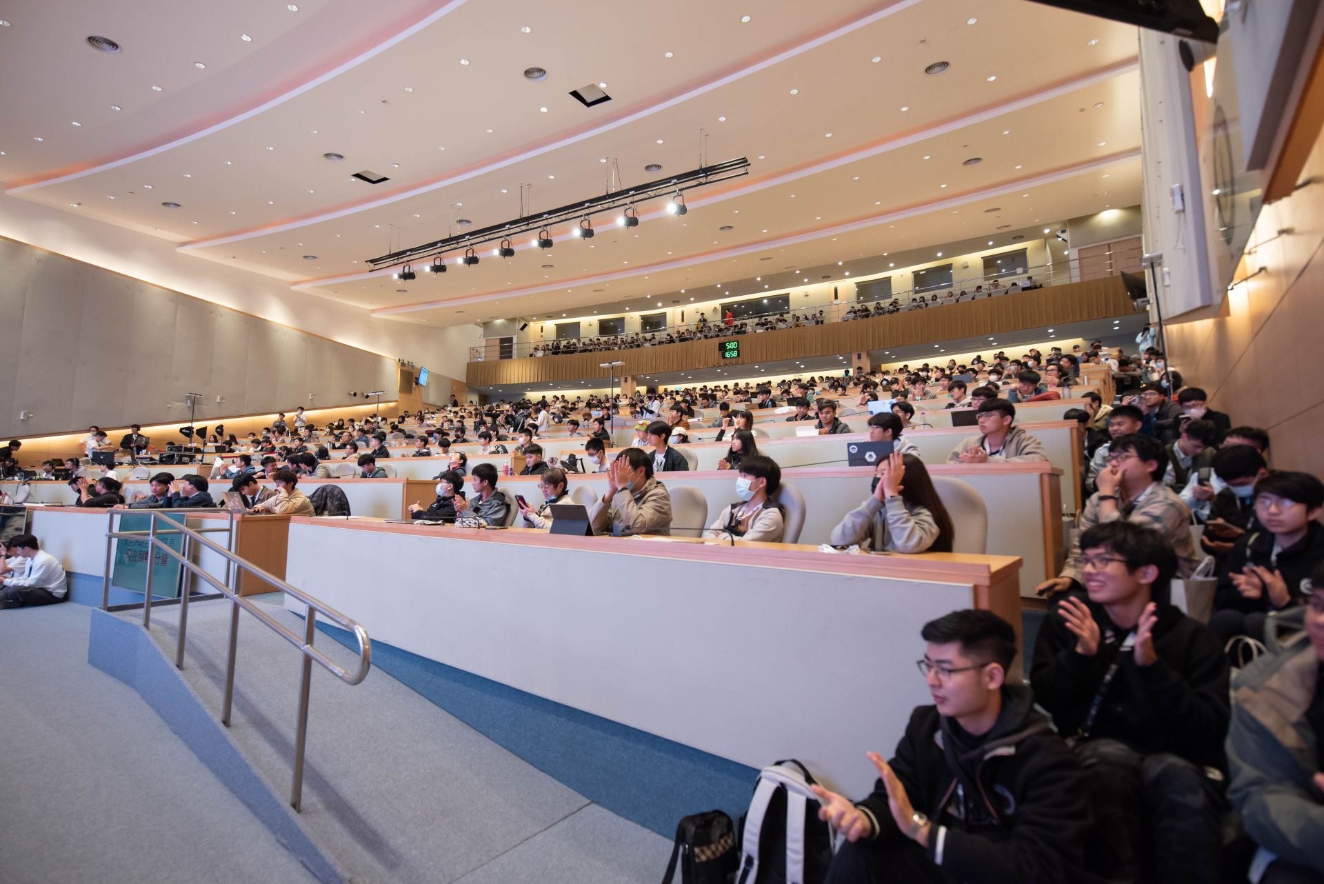 ▲每年都有特別的橋段「閃電講」，讓想發聲的會眾都可以投稿，與大家互動（圖／SITCON 提供）