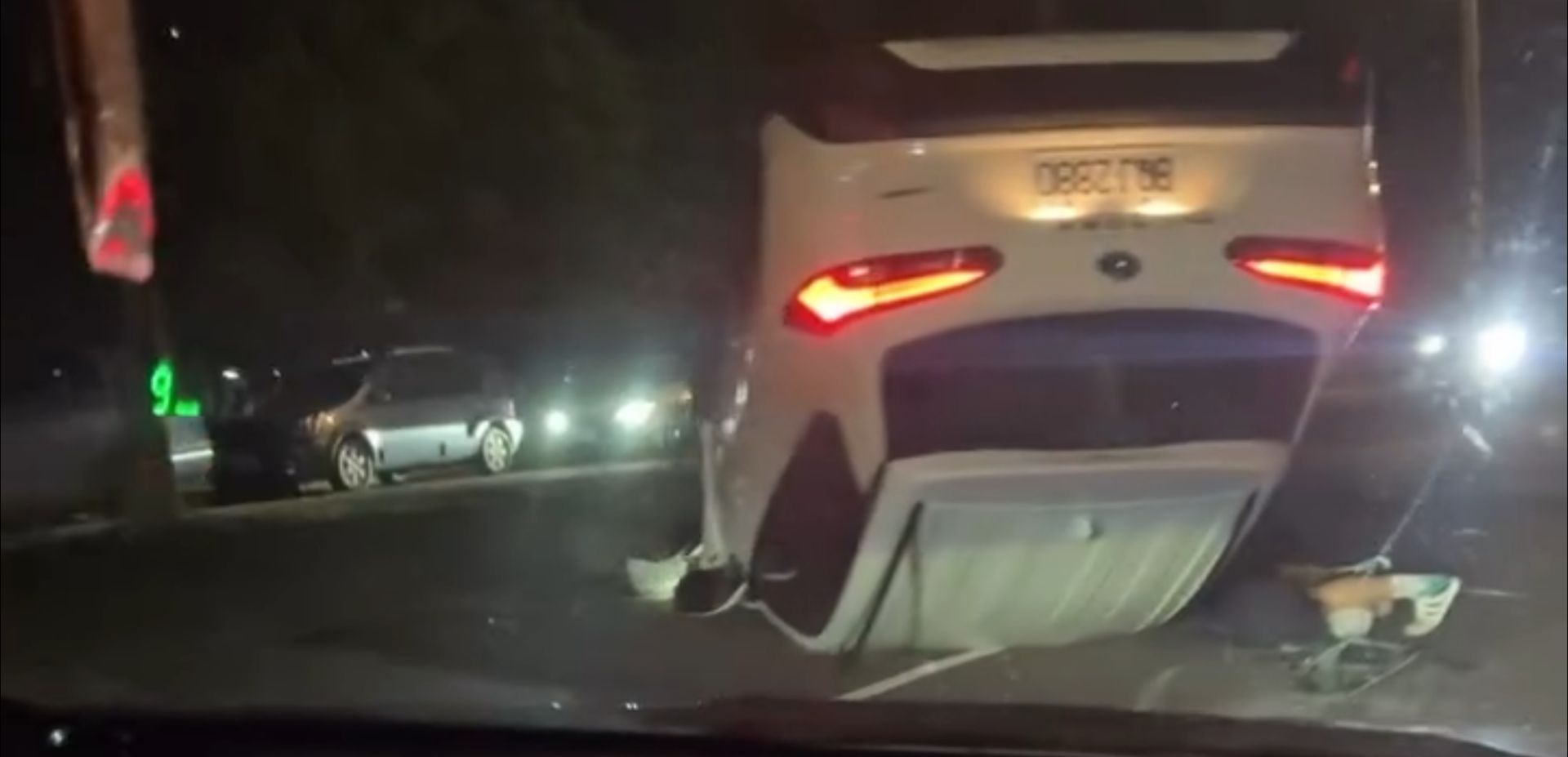 桃園市龜山區文化二路一帶，昨（6）日晚間19時許發生1起翻車事故。