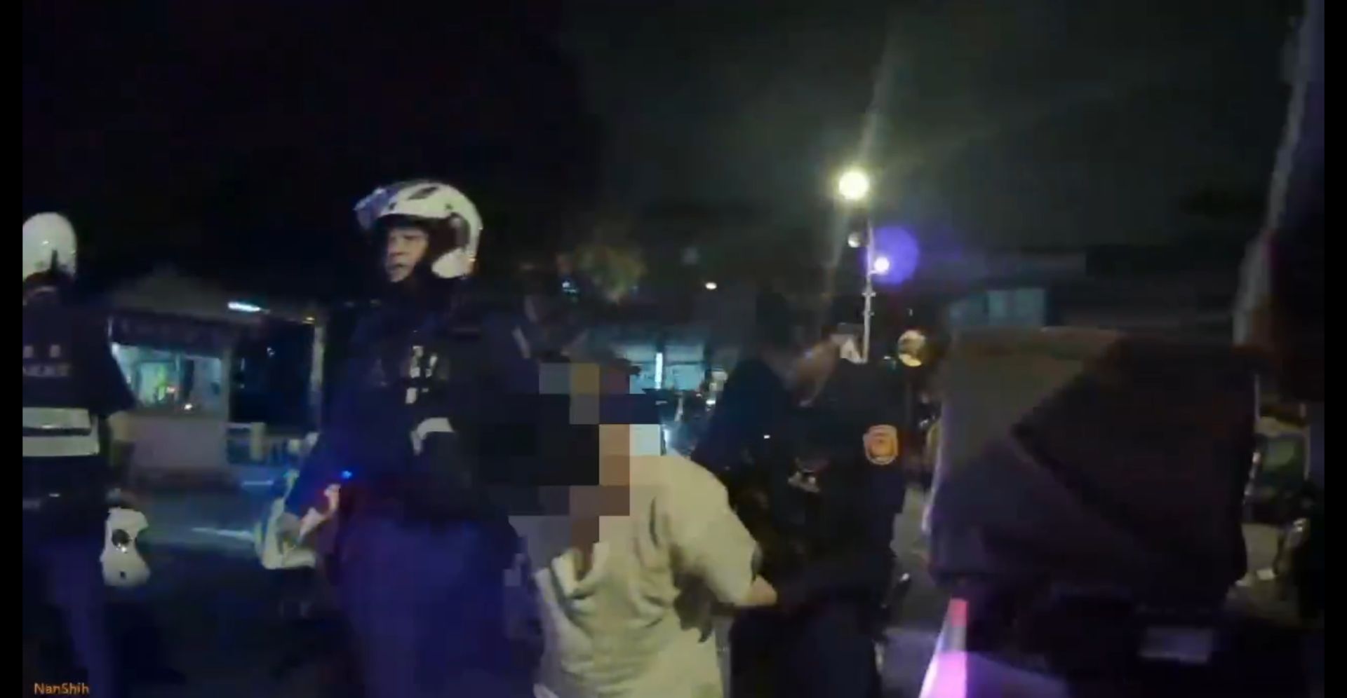 廖男酒後行為持續瘋狂失控,員警為維護現場安全,依法將其帶返勤務處所實施管束。