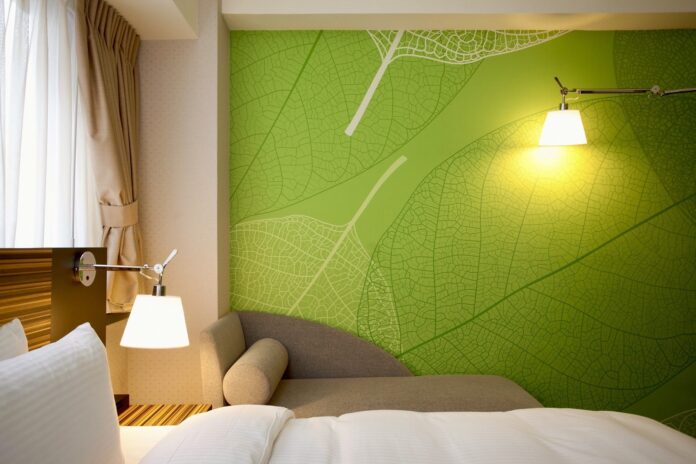 2026041310235838438a0