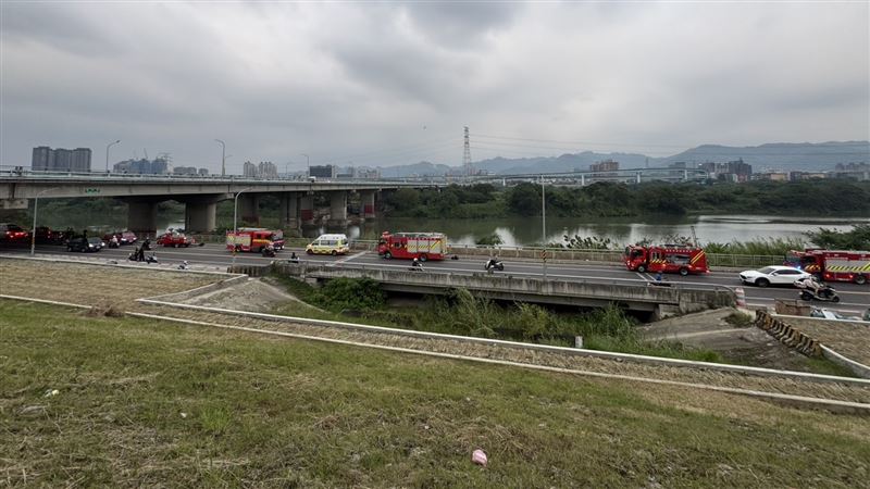 新北市板橋區城林橋本（4）月11日下午16時許驚傳墜河案件，31歲藍姓女子從橋上墜入大漢溪後失蹤。