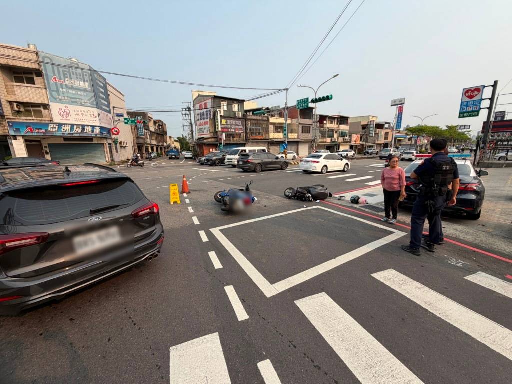 24歲林姓男子騎乘機車行經中豐路、中豐路670巷口時，明明號誌已轉為紅燈，林男仍「直直衝」，當場撞上橫向綠燈直行的１部機車，接連波及另外2部機車，4車撞成一團。