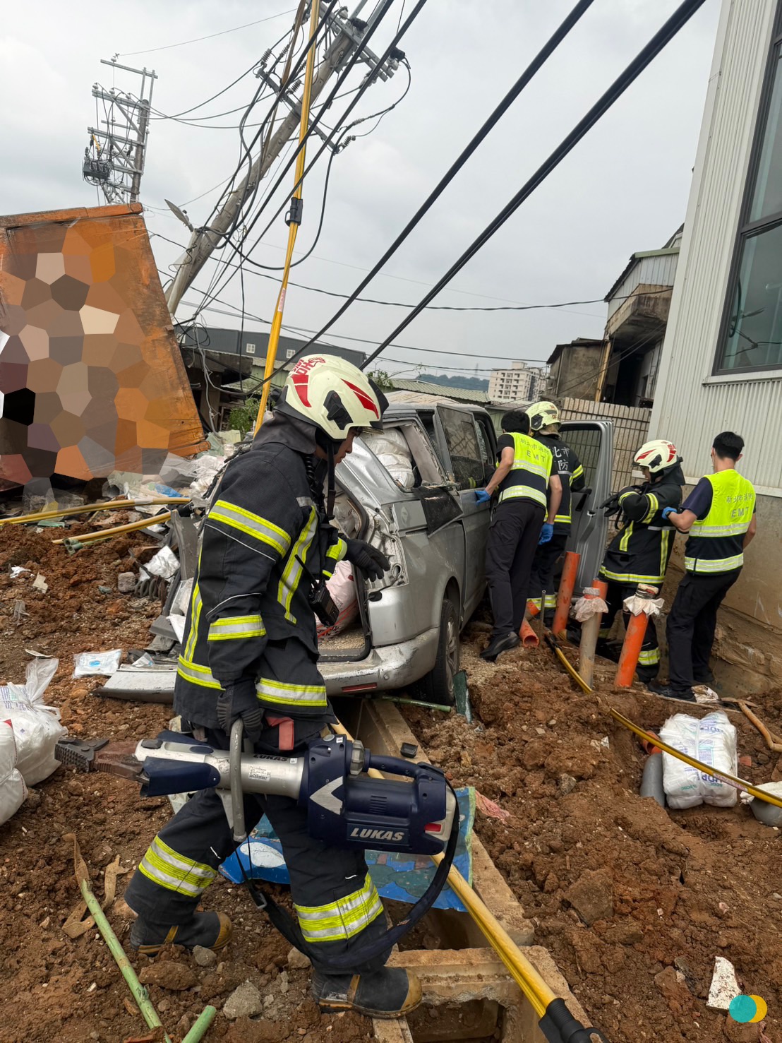 新北市鶯歌區八德路一帶，今（16）日下午13時許傳出重大連環車禍。