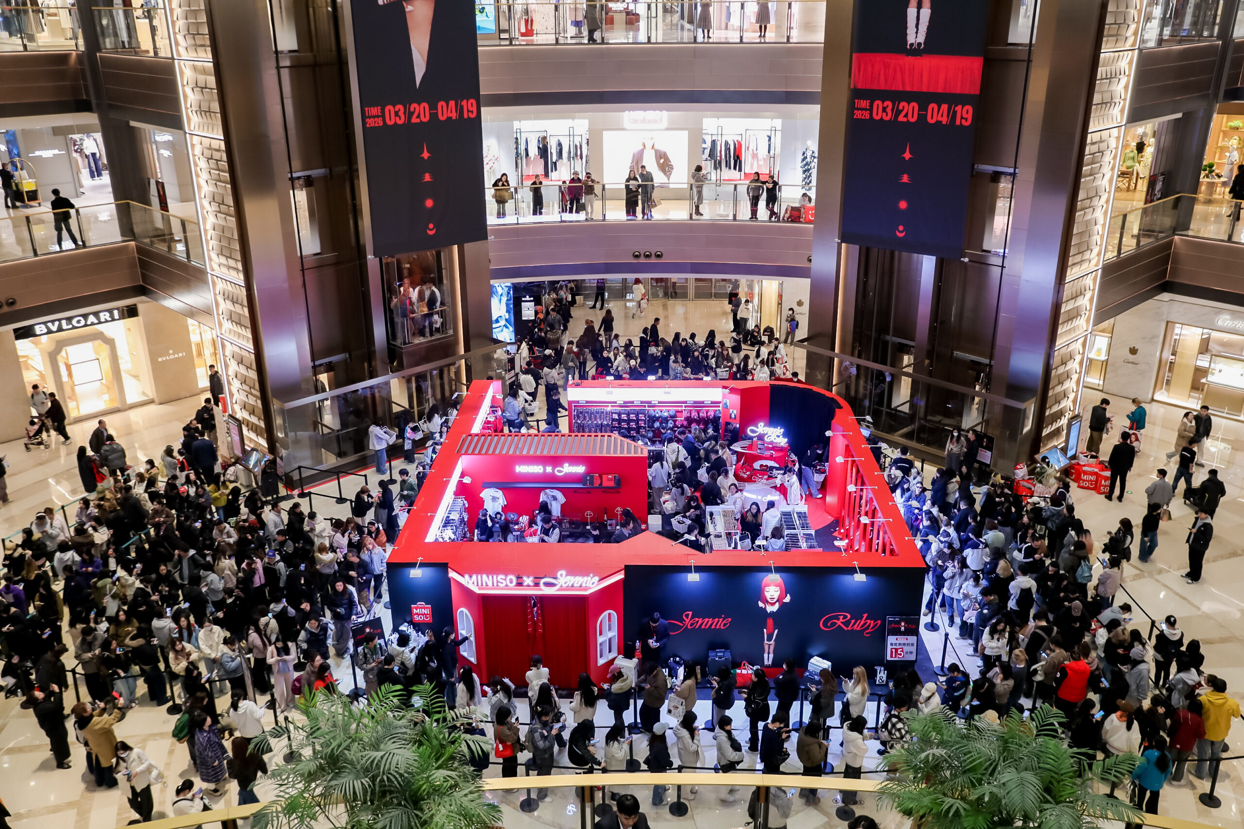 上海港匯恒隆廣場:MINISO x JENNIE聯名快閃店