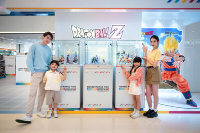 《龍珠》超級賽亞人孫悟空立像重現「龜波氣功」經典時刻，成為期間限定店內的熱門打卡點。