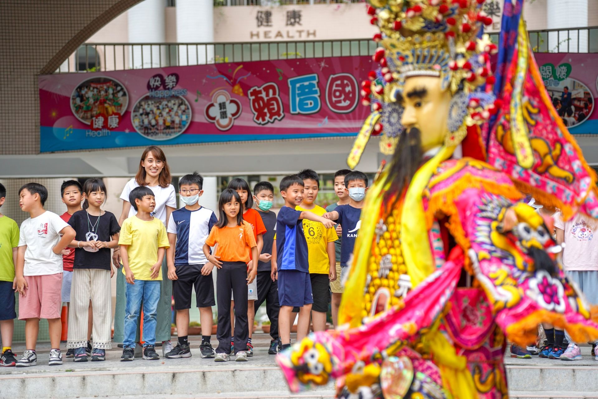 台中「醫神出巡」超狂！大道公遶境走進百貨、醫院祈福掀熱議