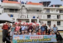疫後首航!「島嶼天空」載百餘外籍旅客抵台中 產官港齊心翻開海線觀光新頁