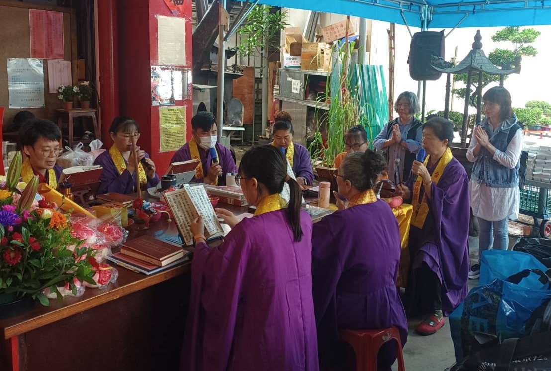 「熱的,真好…」阿伯一句話逼哭全場! 普聖宮送便當畫面曝光