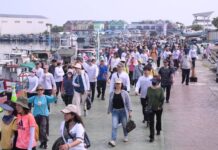 減碳呼吸健走趣 花蓮漁港現人潮