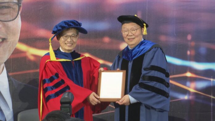 國際光電科學家劉佳明 獲頒陽交大名譽博士