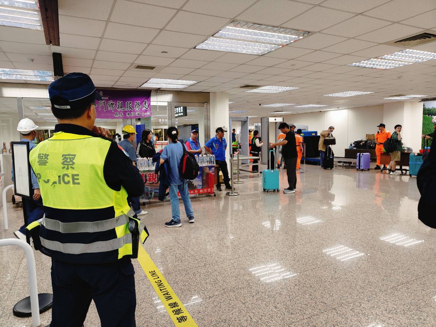 清明返鄉更安心！金門專船臺中港啟航　警力全程護送282名鄉親平安返鄉