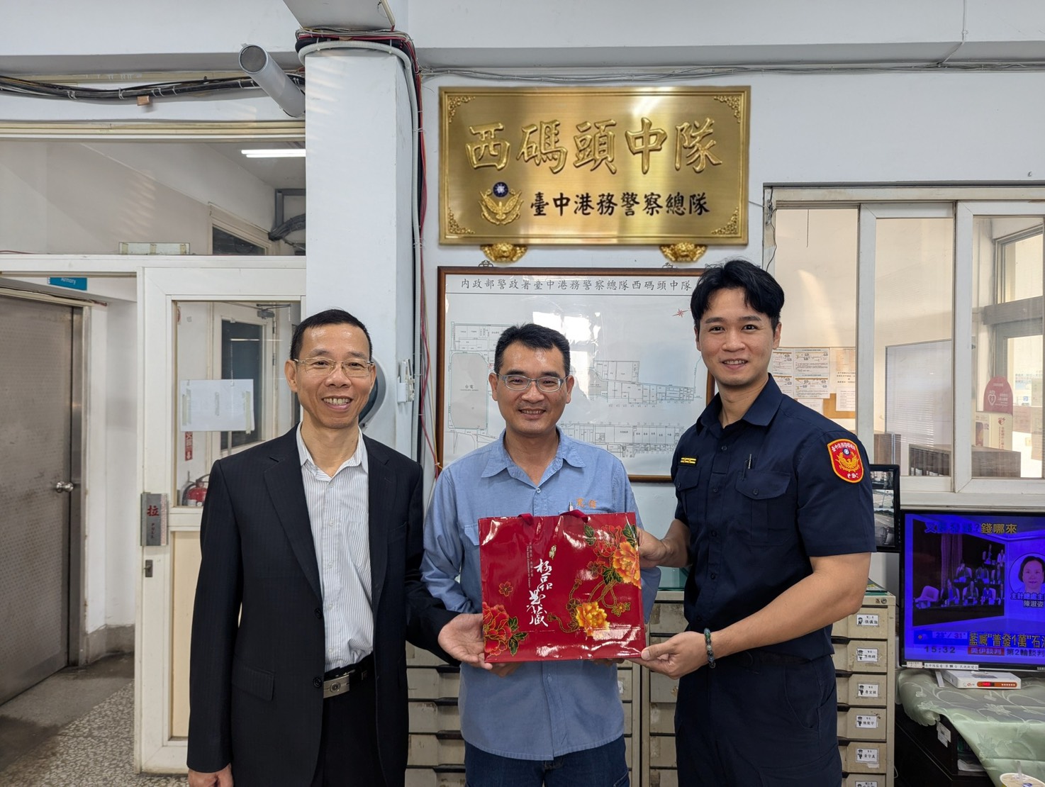 芃信公司改善港警西碼頭中隊車庫設施　守護員警執勤安全