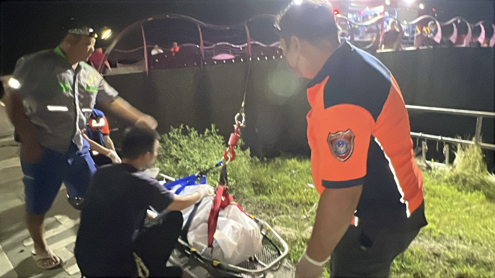 ▲▼搜救獲報後立即到場將人拉起，女子已明顯死亡（圖／記者王俊勝 翻攝）2