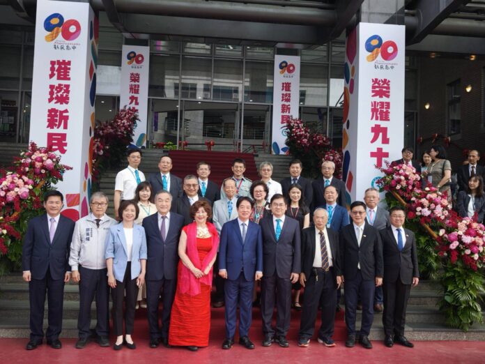 ▲董事長劉昭惠、校長許永昌與各界重要貴賓合影，展現新民深厚辦學成果與廣大社會支持力量。