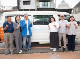 以愛傳家回饋社會 嘉市政顧問林文村捐贈長照交通車