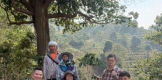 國立暨南大學鄭健雄院長帶領團隊前往泰國學術重鎮清邁大學，針對其所屬的 Khun Chang Khian 咖啡農場展開技術交流。(圖/暨南大學)