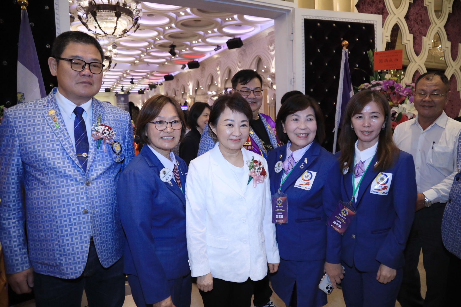 台中千人獅友宣誓入會!盧秀燕:愛與善的開始 國際獅子會總會長親臨