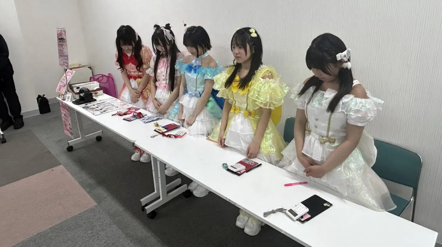 QunQun舉辦活動沒想到竟沒有粉絲到場。（圖／翻攝qunqun X）